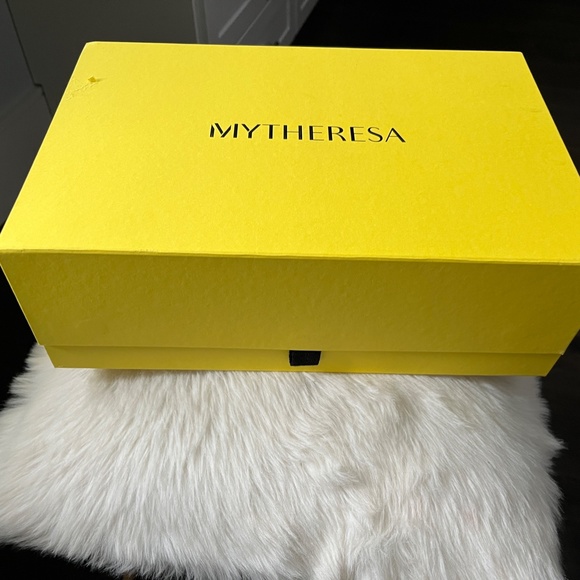 Self-Portrait gorgeous black dress - Picture 5 of 7